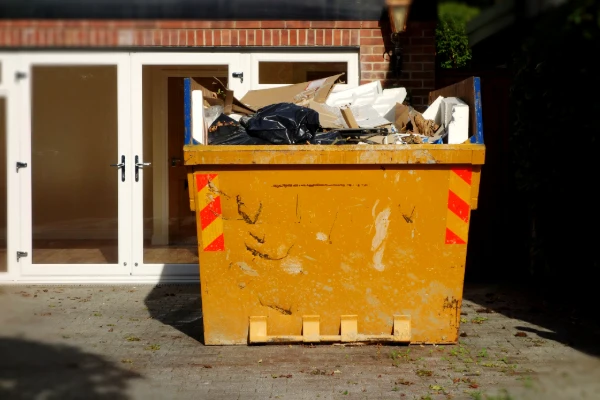 Professional yard waste removal in Newmarket, ON Professional yard waste removal in Newmarket, ON